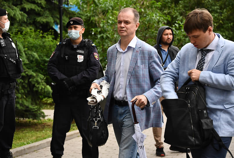 Адвокаты Иван Павлов (слева) и Евгений Смирнов  