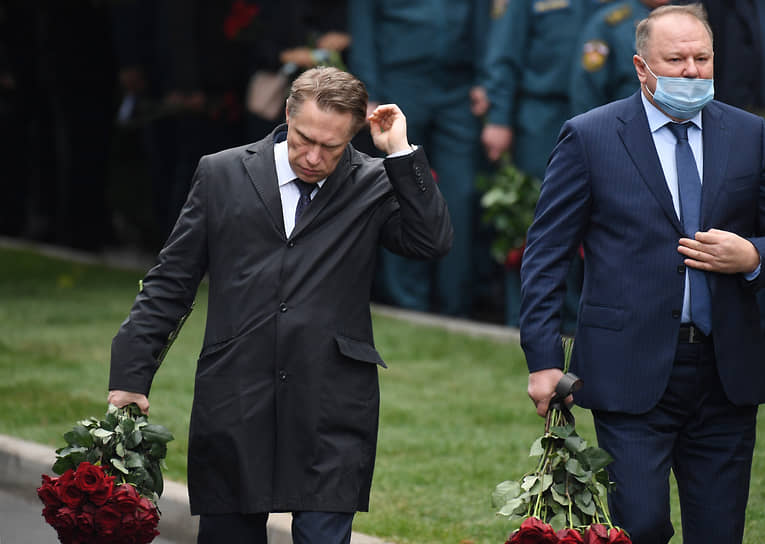 Министр здравоохранения России Михаил Мурашко (слева) 