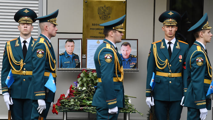 В Москве проходит церемония прощания c главой МЧС России Зиничевым