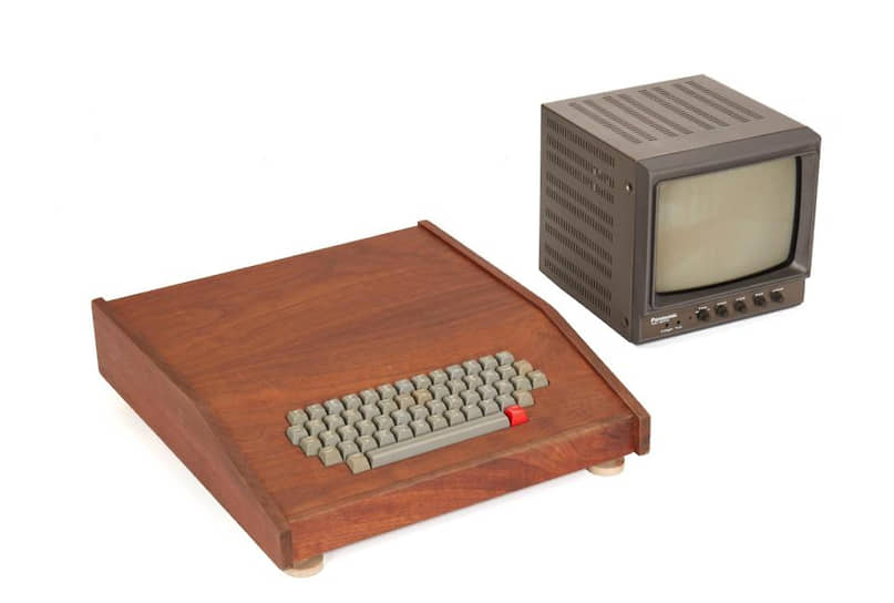 Деревянный компьютер Apple 1976 года продан за $500 тыс. – Коммерсантъ