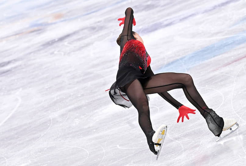 Камила Валиева выступает с произвольной программой 