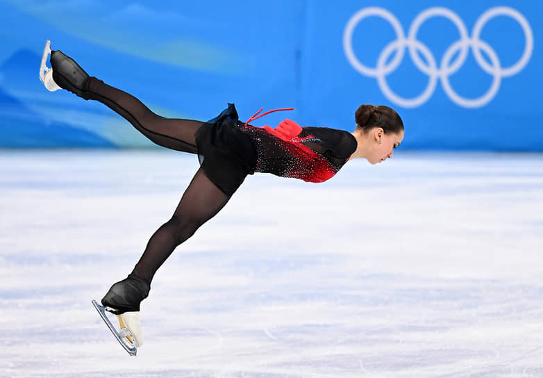 Российская спортсменка Камила Валиева выступает с произвольной программой 