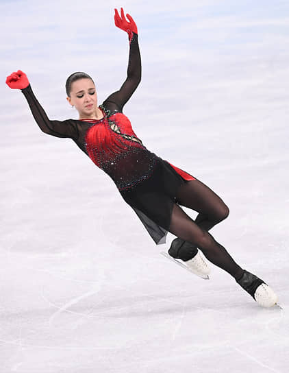 Камила Валиева выступает с произвольной программой 