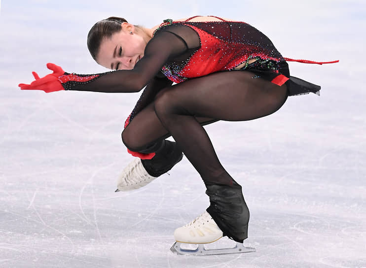 Камила Валиева выступает с произвольной программой 