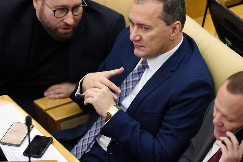 Дмитрий Белик (в центре) в 2019 году 