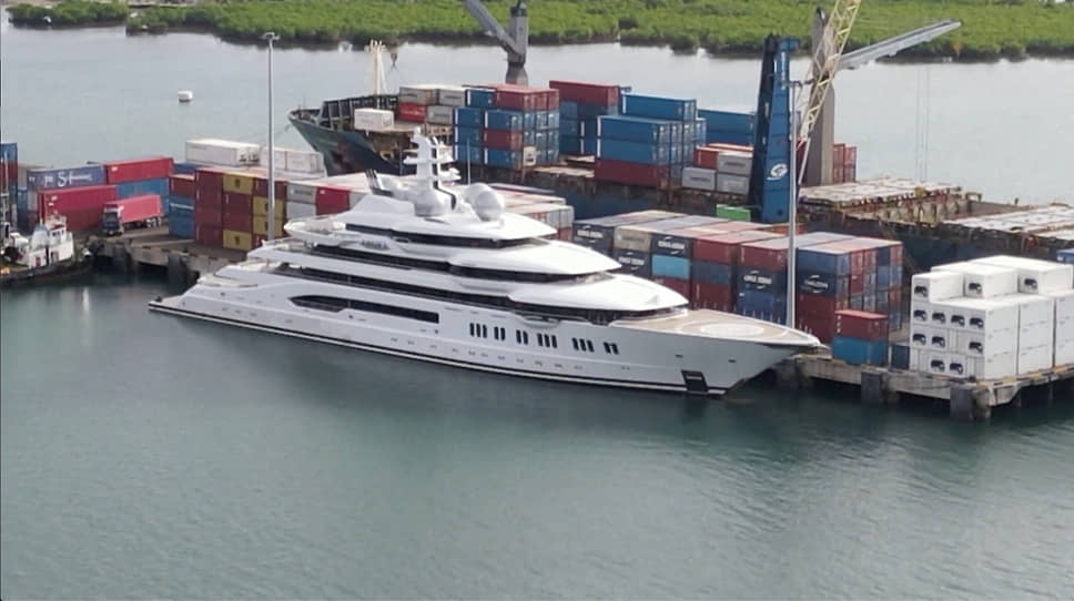 Яхта Amadea 