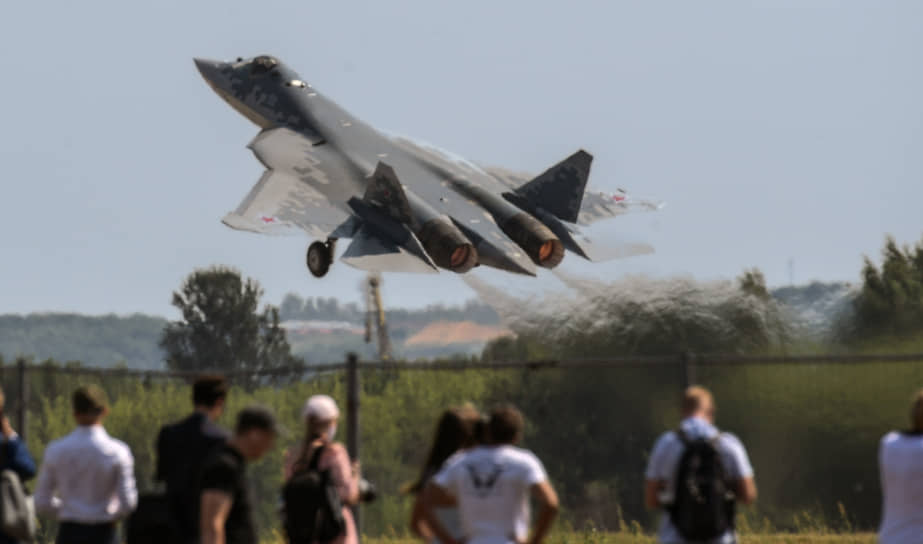 Истребитель Су-57 во время МАКС-2021 