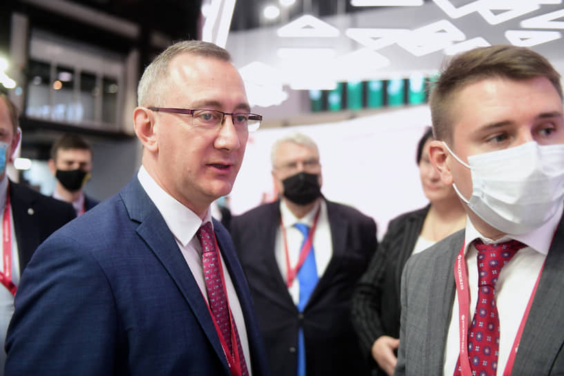Губернатор Калужской области Владислав Шапша (слева), 2021 г. 