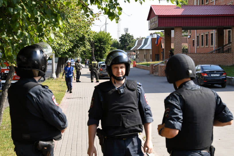 Обстановка у суда во время вынесения приговора Струженкову
