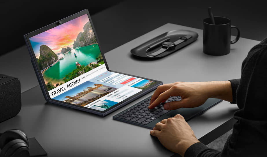Zenbook 17 Fold OLED  
