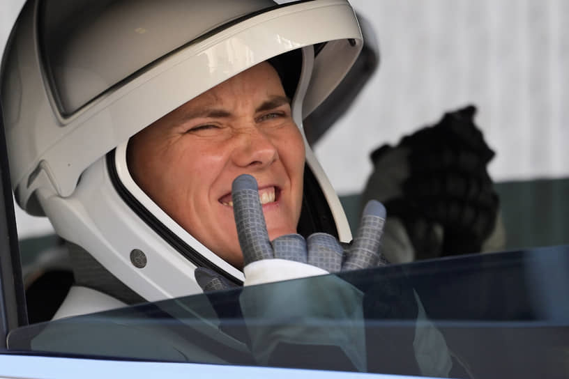 Космонавт Анна Кикина перед запуском ракеты SpaceX Falcon 9 в Космическом центре Кеннеди 