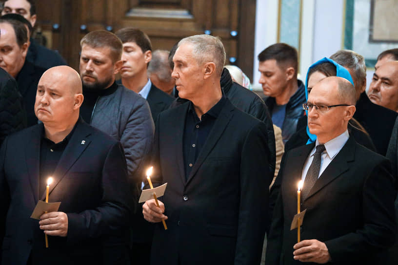 Слева направо: губернатор Севастополя Михаил Развожаев, врио губернатора Херсонской области Владимир Сальдо и первый замглавы администрации президента РФ Сергей Кириенко на церемонии прощания 