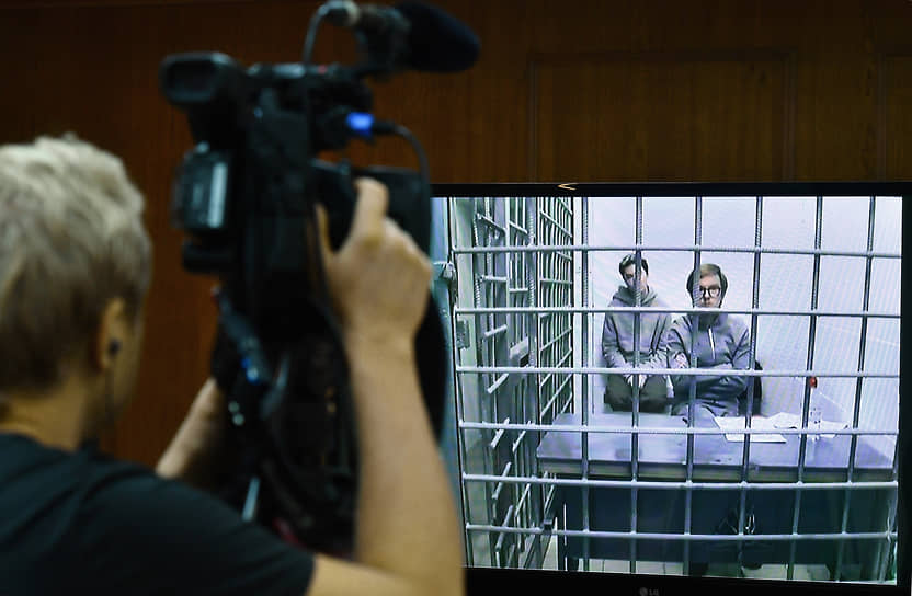 Рассмотрение жалобы на арест коммерческого директора медиа-холдинга журналистки Ксении Собчак "Oсторожно Media" Кирилла Суханова и бывшего главного редактора журнала "Татлер", владельца Telegram-канала "Тушите свет" Ариана Романовского (Кузьмина)  