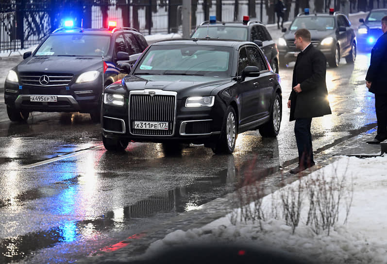 Кортеж президента Республики Куба Мигель Диас-Канель Бермудес перед началом церемонии 