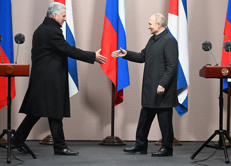 Президент Кубы Мигель Диас-Канель (слева) и президент России Владимир Путин  