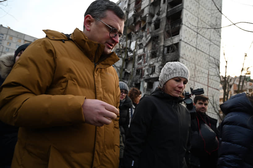 Дмитрий Кулеба и Анналена Бербок во время визита в Харьков