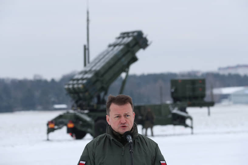 Мариуш Блащак на фоне ЗРК Patriot   