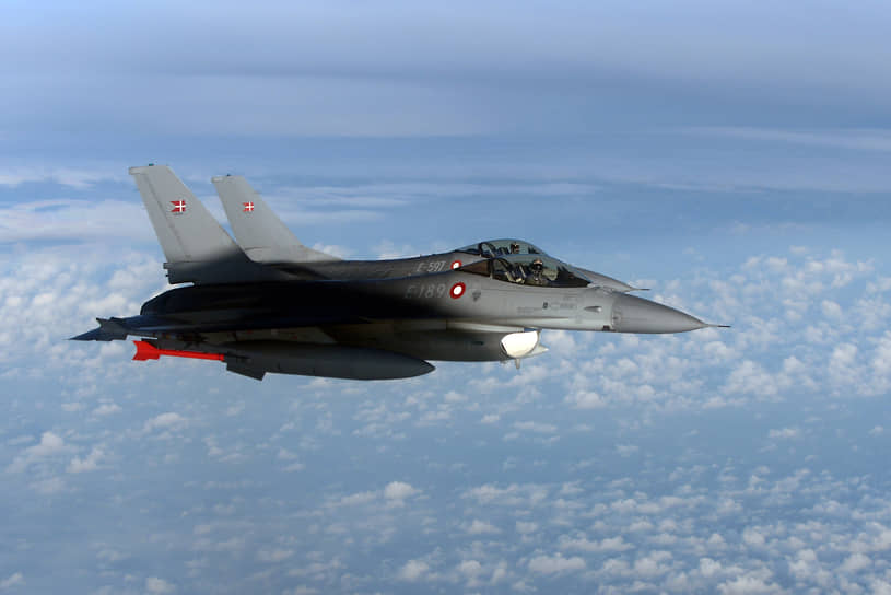 Истребитель F-16 