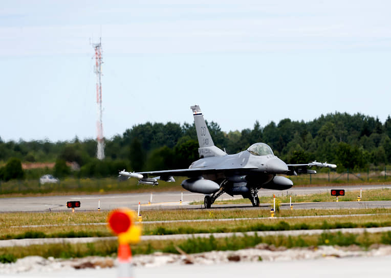 Истребитель F-16 
