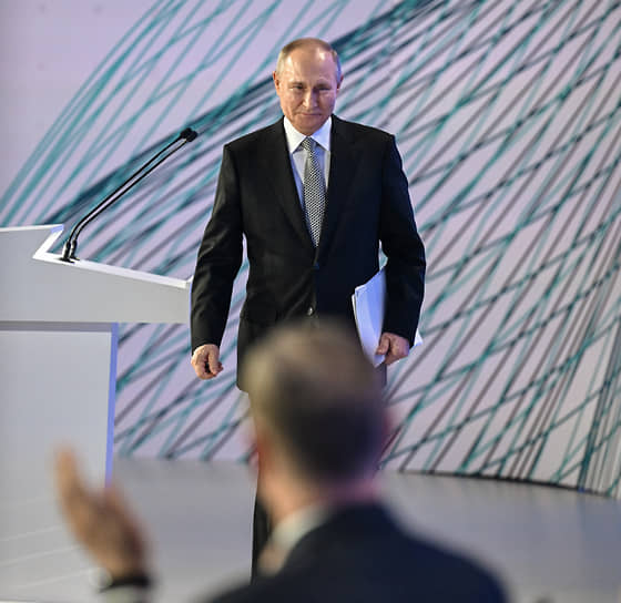 Владимир Путин на форуме в ЦМТ 