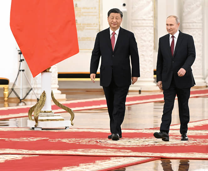 Си Цзиньпин (слева) и Владимир Путин во время переговоров в Кремле в марте 2023 года 