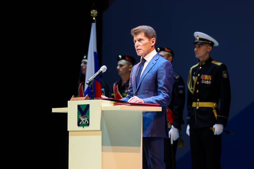 Олег Кожемяко приносит присягу