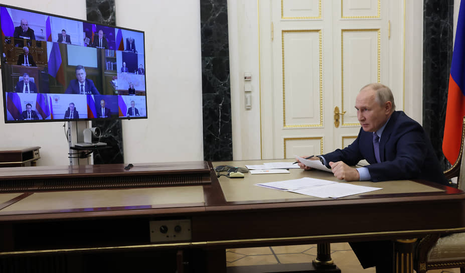 Владимир Путин во время совещания