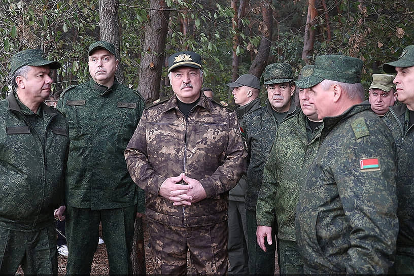 Александр Лукашенко во время рабочей поездки в Брестскую область 6 октября  