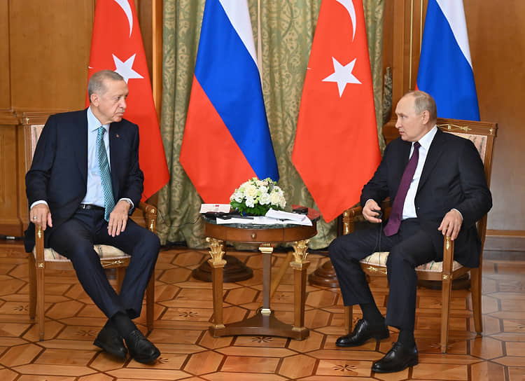 Президент России Владимир Путин (справа) и президент Турции Реджеп Тайип Эрдоган