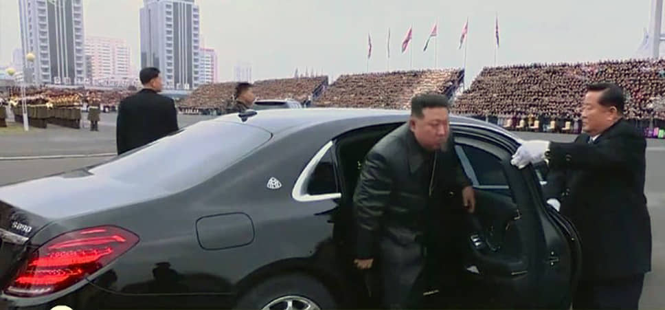Ким Чен Ын на фоне Maybach