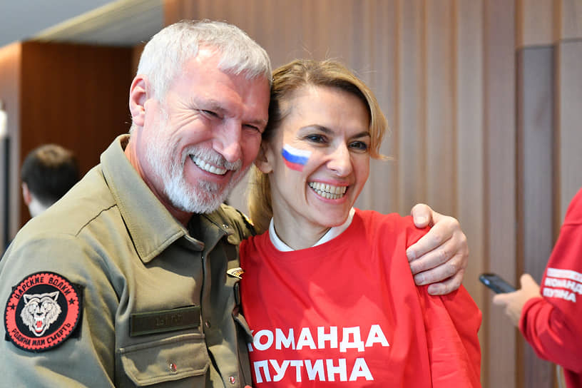 Первый зампредседателя комитета Госдумы России по обороне Алексей Журавлев (слева)