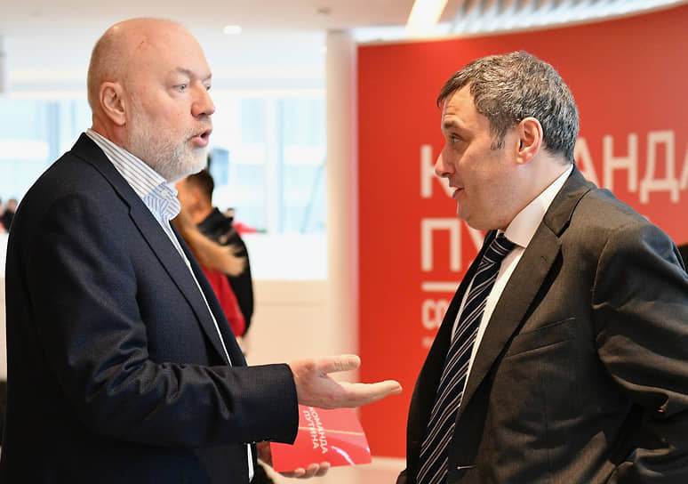Председатель комитета Госдумы по государственному строительству и законодательству Павел Крашенинников (слева) и председатель комитета Госдумы по информационной политике, информационным технологиям и связи Александр Хинштейн