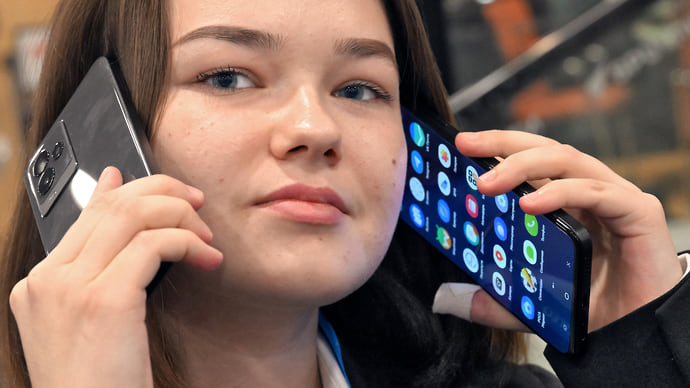 Представлен российский смартфон Р-ФОН на операционной системе «РОСА Мобайл»