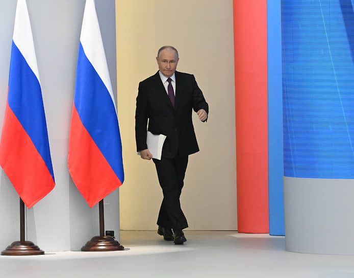 Владимир Путин во время оглашения послания Федеральному собранию 