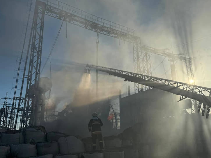 Последствия удара по энергообъекту на Украине 