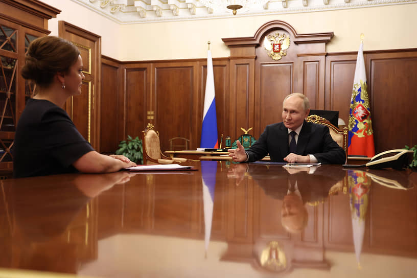 Анна Цивилева и Владимир Путин во время встречи 