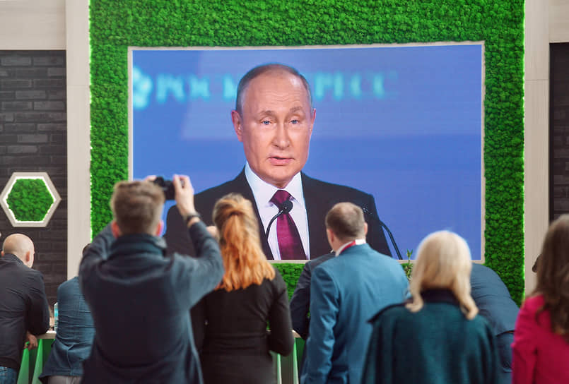 Трансляция выступления Владимира Путина на ПМЭФ-2022