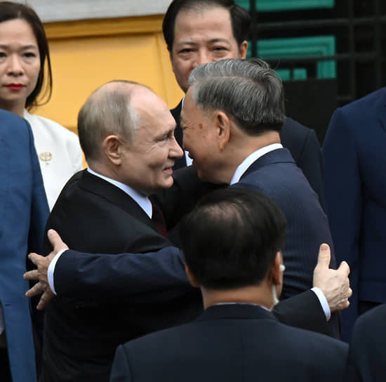 Владимир Путин и То Лам 