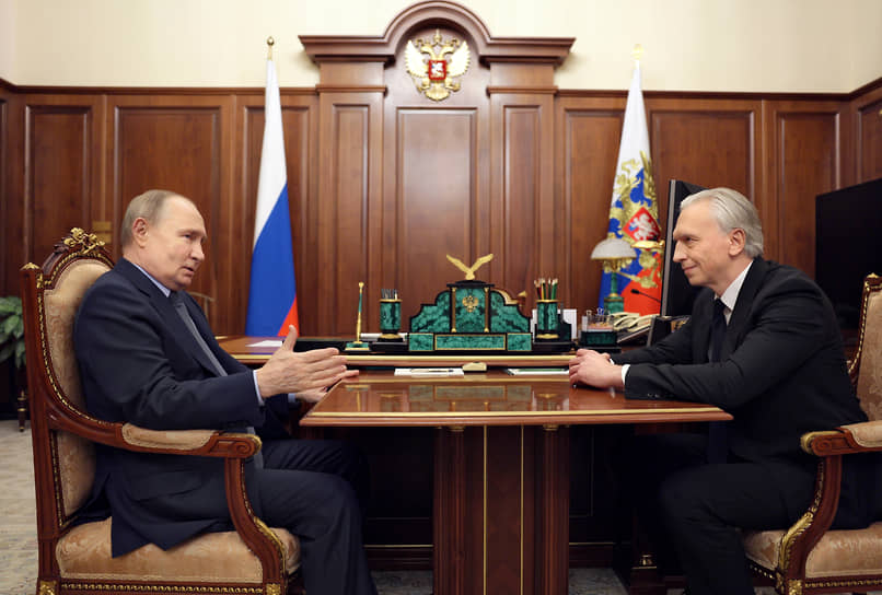 Владимир Путин (слева) и Александр Дюков