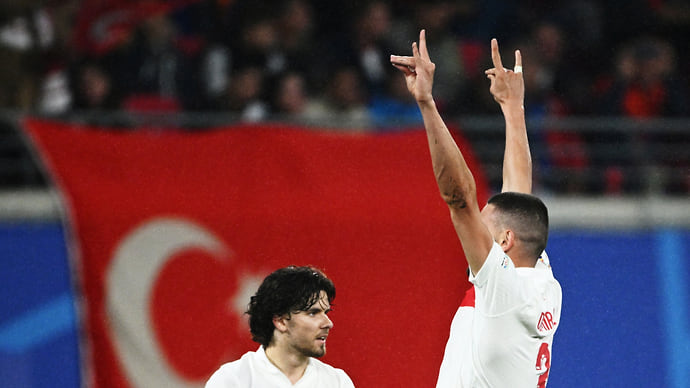 МИД Турции назвал неприемлемой реакцию UEFA на жест турецкого футболиста