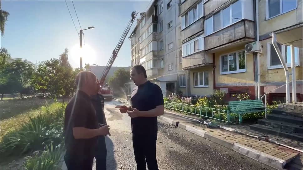 Вячеслав Гладков (справа) в Шебекино 