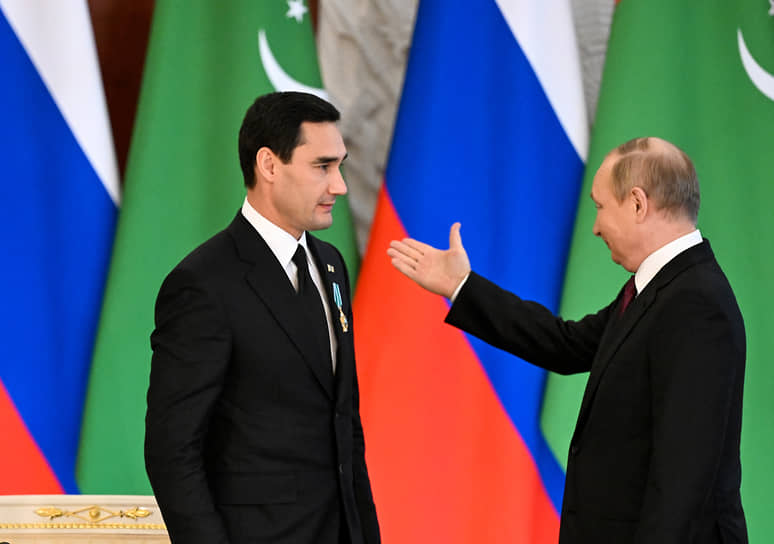 Сердар Бердымухамедов и Владимир Путин в 2022 году 