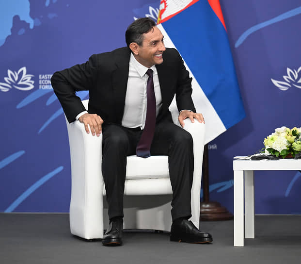 Александр Вулин