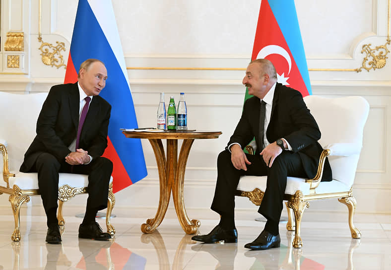 Владимир Путин (слева) и Ильхам Алиев 