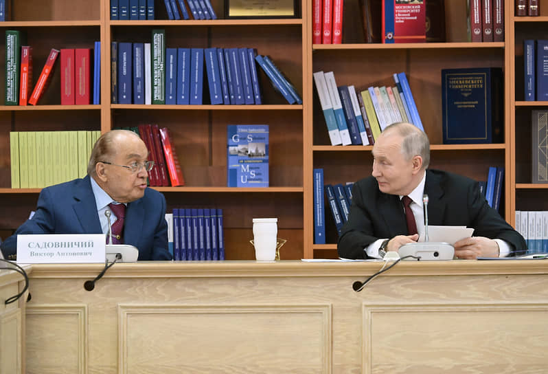 Владимир Путин и ректор МГУ Виктор Садовничий 