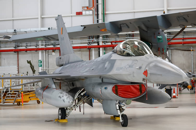 F-16 