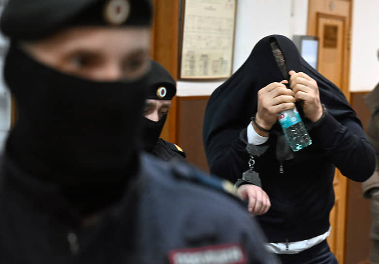 Денис Алексеев в зале суда 