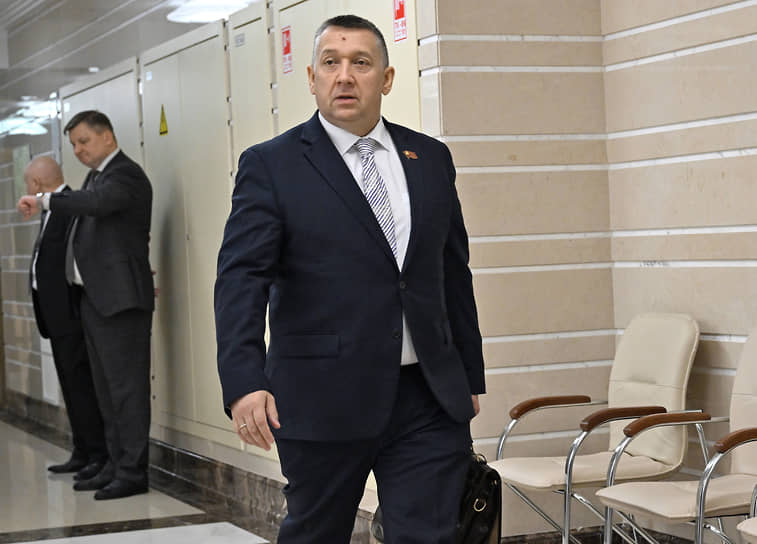 Депутат Петр Потапов  
