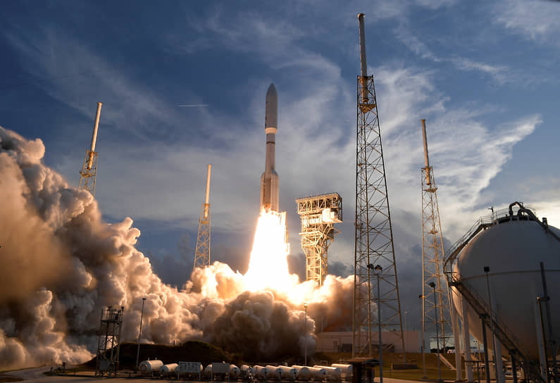 Запуск ракеты Atlas V с интернет-спутниками на борту