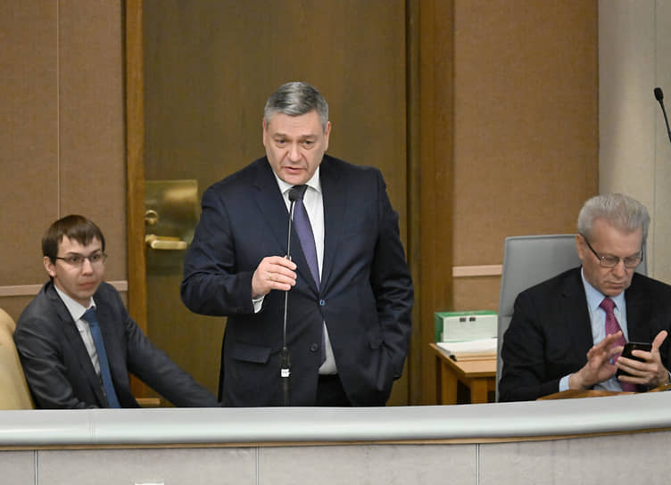 Андрей Руденко (в центре)
